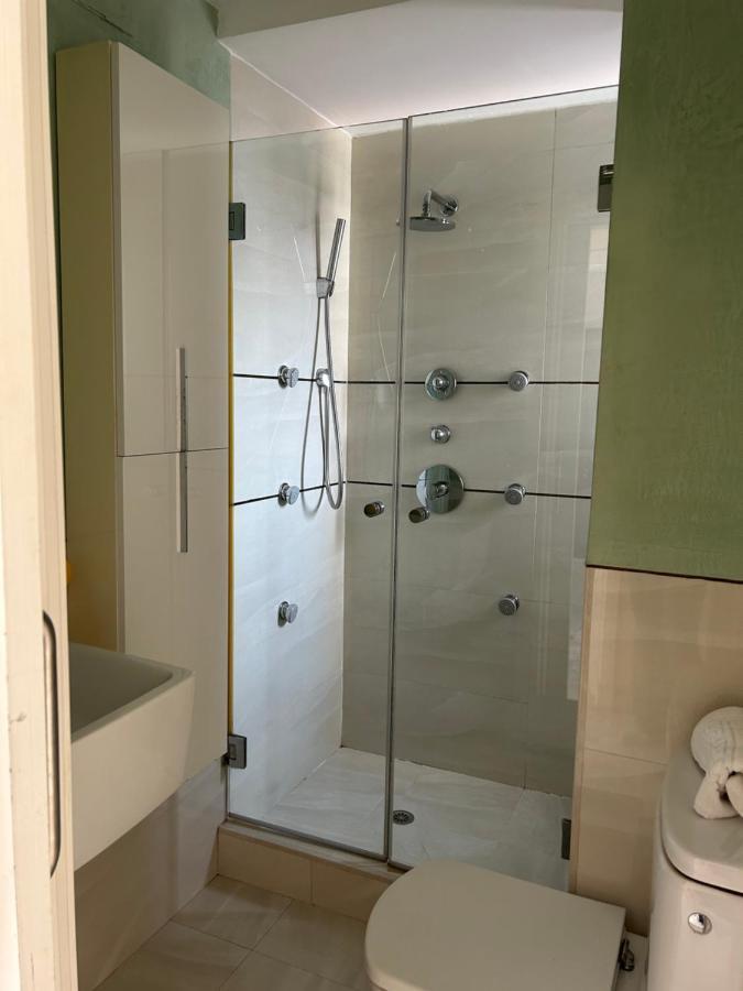 Atico Triana Con Piscina Privada Lejlighed Sevilla Eksteriør billede