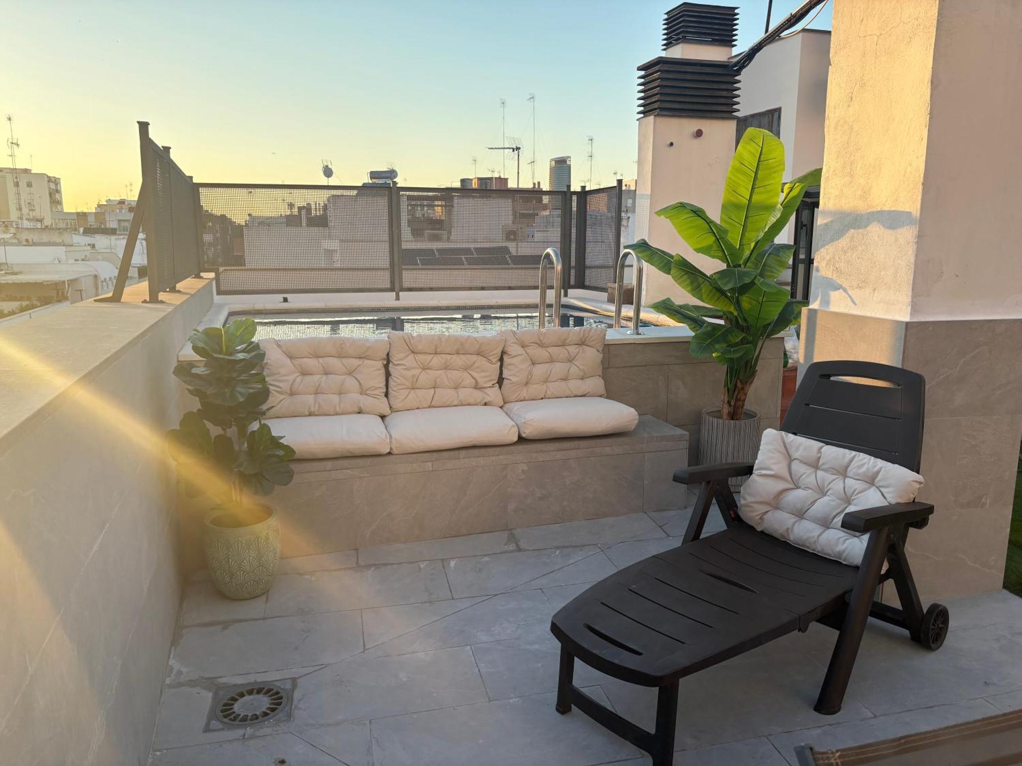Atico Triana Con Piscina Privada Lejlighed Sevilla Eksteriør billede